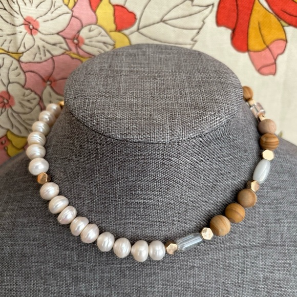 Modern Half Pearl Stone Necklace - Picture 4 of 8